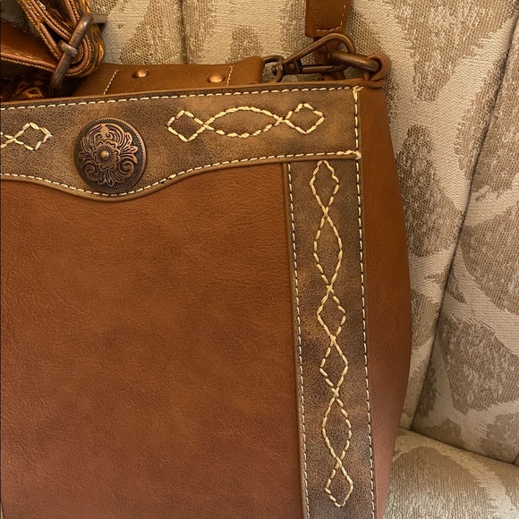 Nocona Ivy Brown Leather Crossbody Bag with Leather Strap - Picture 4 of 10